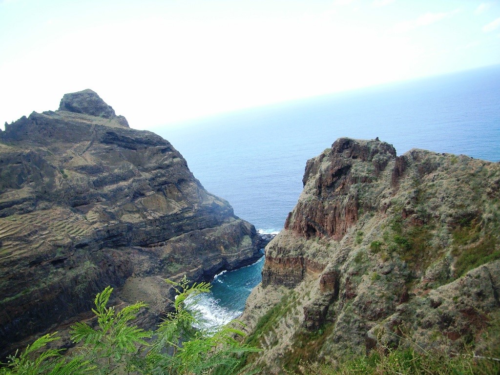 カーボ ベルデ 大峡谷に圧倒されるサント アンタン島 白砂ビーチつづくサル島 Travel Plus