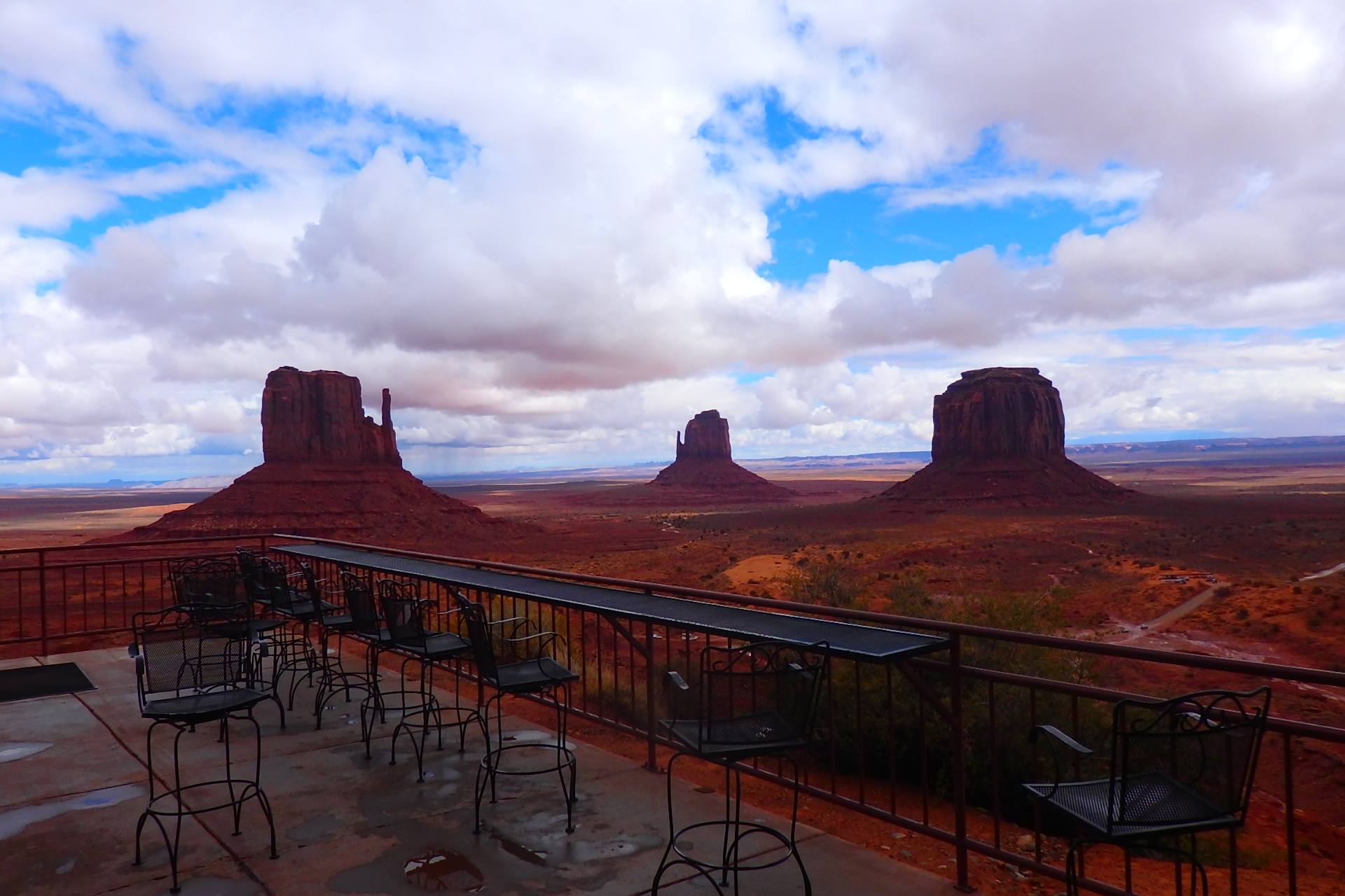 アメリカ絶景 壮大な大地はまるで西部劇の世界 モニュメントバレーの魅力 Travel Plus