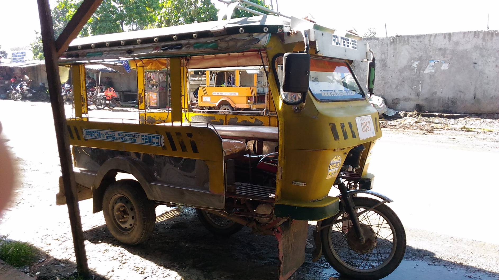 フィリピンの交通手段 荷台つきバイク トライシクル って Travel Plus
